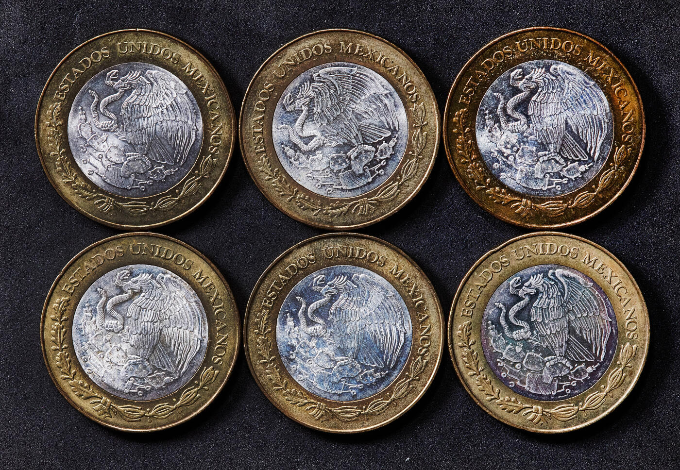 【俄甄集藏】2026年(050)04-01星期三 晚 19:30 全场包邮 墨西哥2003-2005年联邦州100比索双色纪念大银币6枚一组，外圈为铜，中心为925银，单枚重约33.9克，分别为下加利福尼亚州、奇瓦瓦州、韦拉克鲁斯州、克雷塔罗州、新莱昂州、金塔纳罗奥州