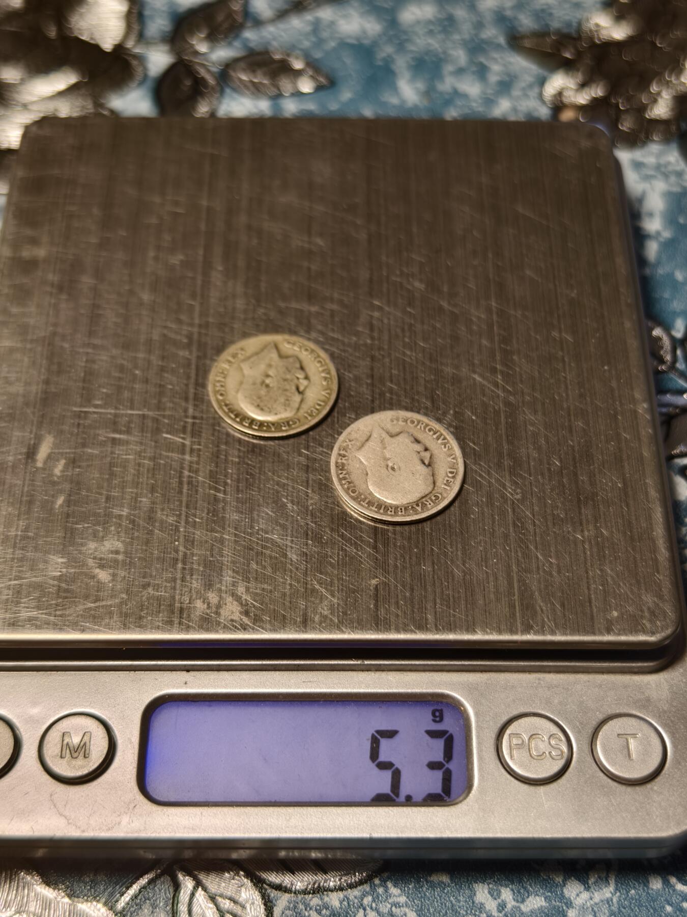 抚柳草堂-第十八期章牌钱币  奖章勋章限时免佣 满百包邮 放漏专场 1914 1921乔治五世6便士银币两枚 1914高银版 流通品相 重5.3g