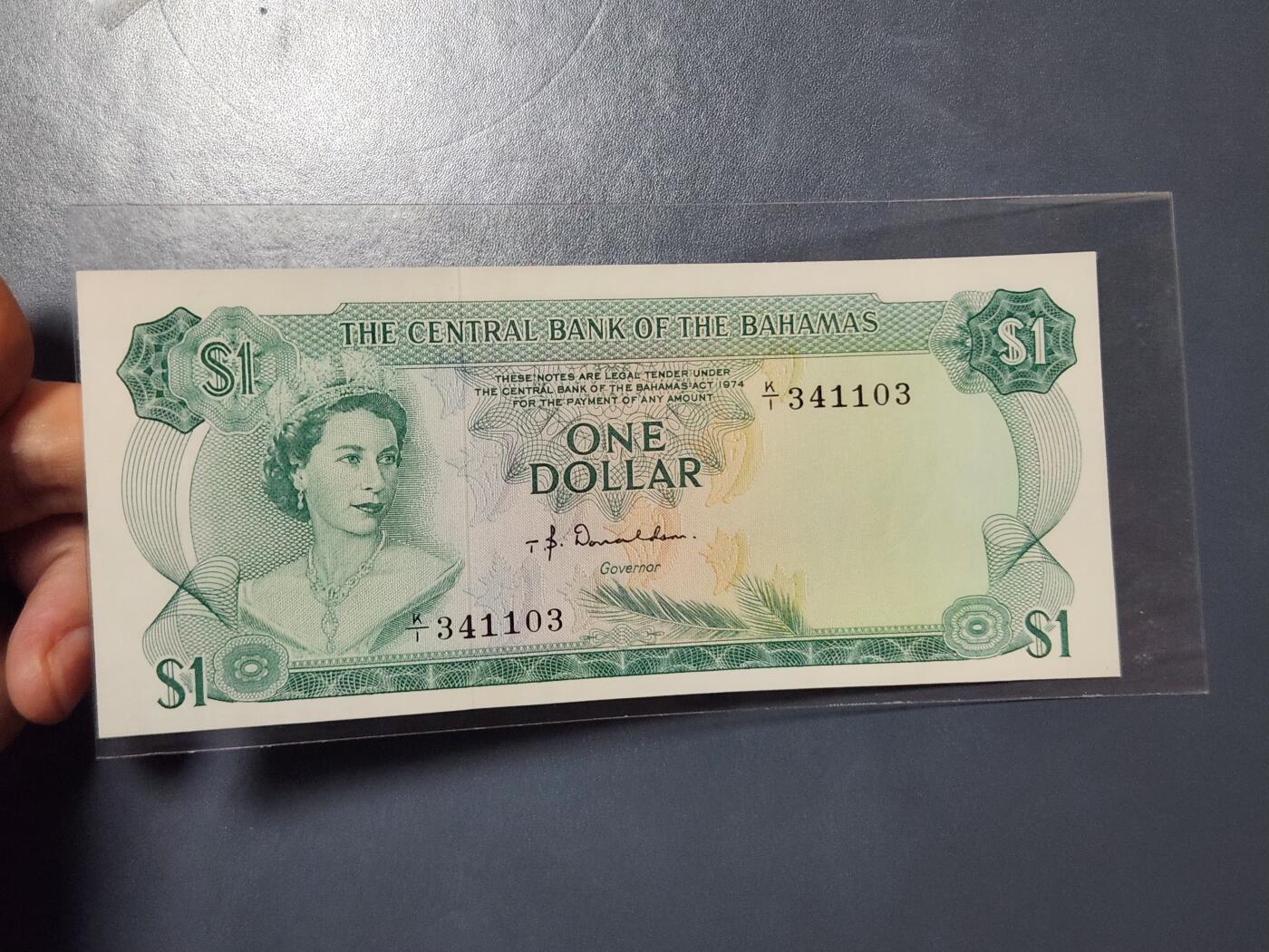 3月22号晚上8点 外国纸币自动截拍第43场 巴哈马1元纸币 1974年版 全新UNC 经典彩背 英国女王 