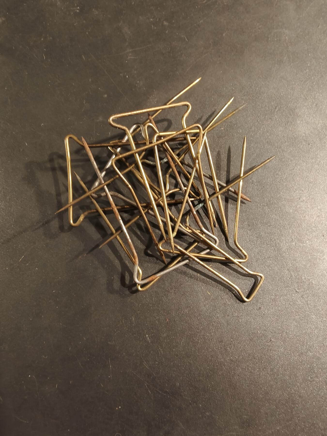 老王徽章第188期 法国比利时针插一组12枚