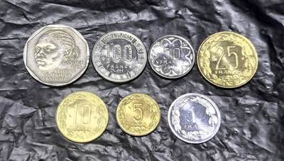 北京马甸外国币专卖第149期，外国币专场，陆续上拍，欢迎关注 - 中非套币7枚，除500法郎全部是原光币