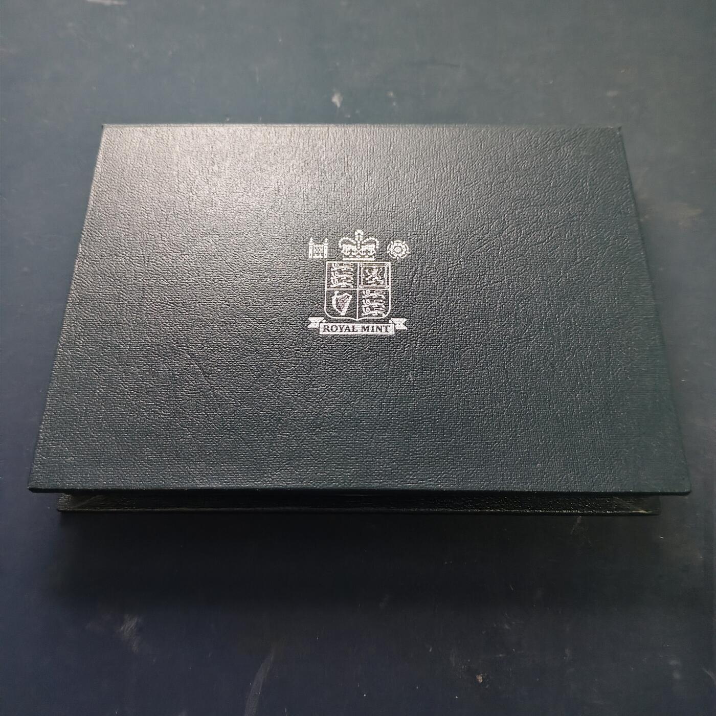 【全场包邮】纯粹捡漏拍515场 英国1993年官方精制套币-盒证全-含5镑加冕40周年克朗精制纪念币