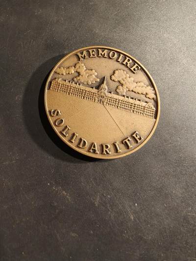 老王徽章第188期 - 法国国家退伍军人与战争受害者办公室纪念章     直径45mm    重量46.5g