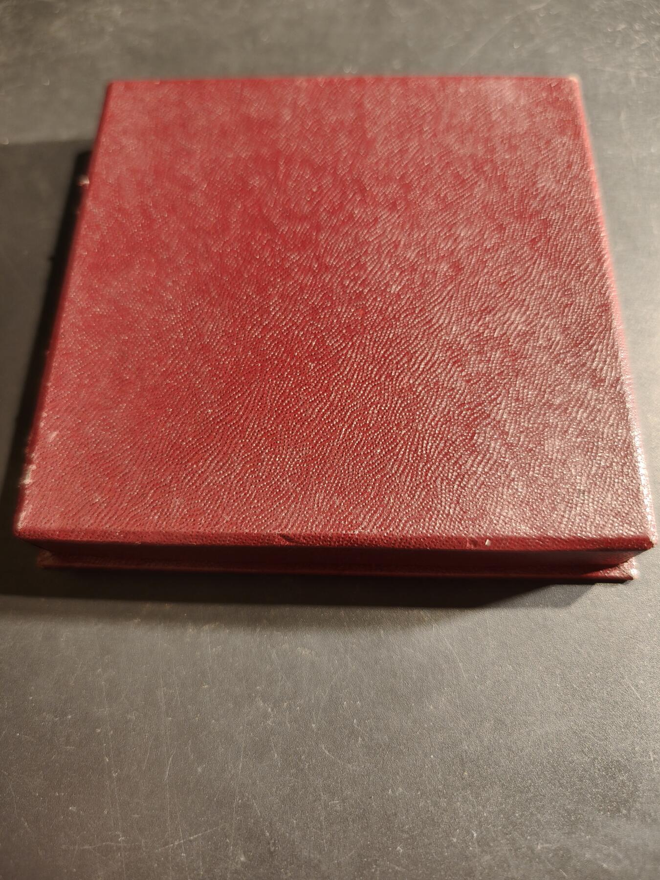 老王徽章第188期 法国电气行业总工会大铜章     原盒    直径66mm    重量165g