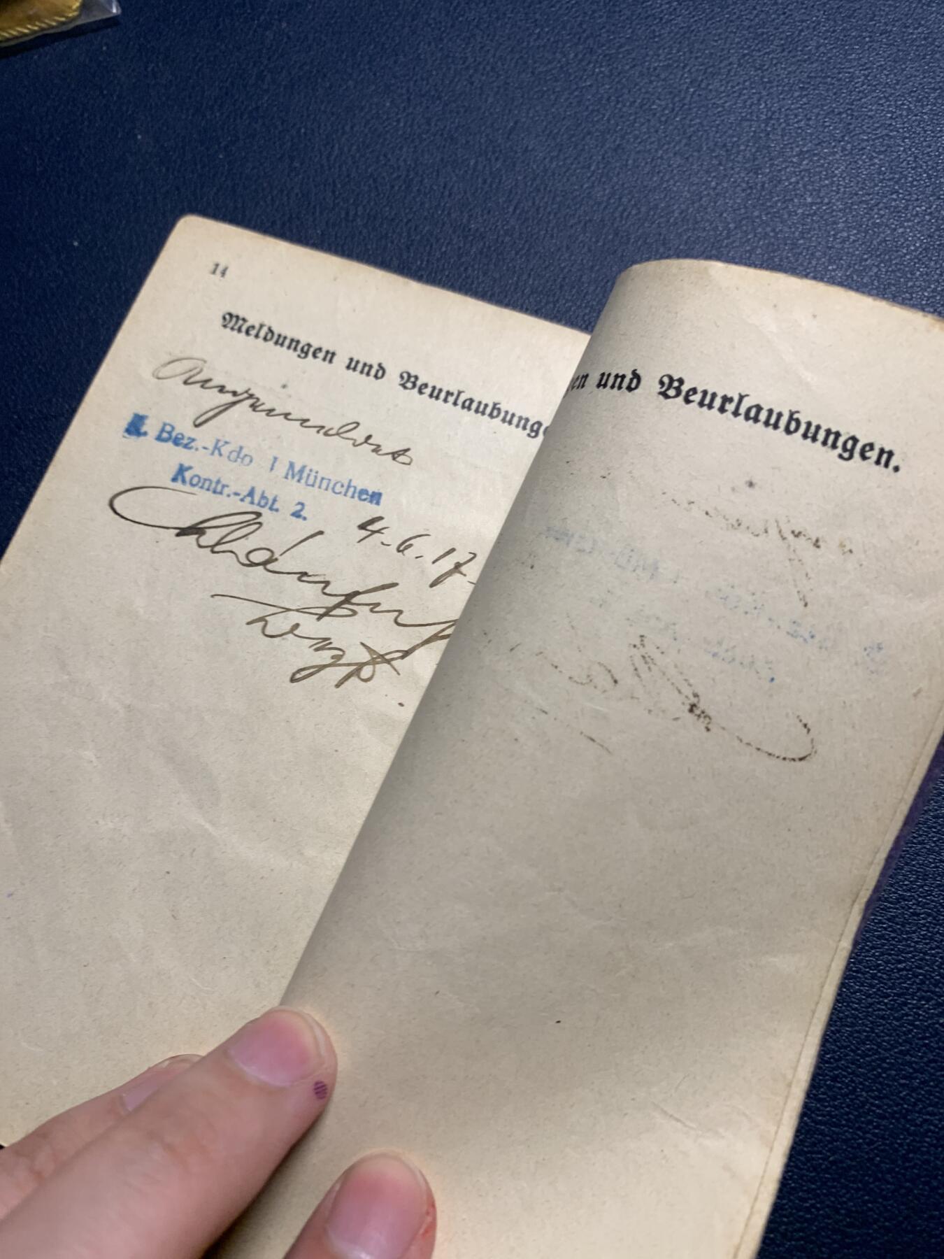 欢度清明，直接出价就行，这场不读秒到点直接结拍。 帝德一战士兵证一本