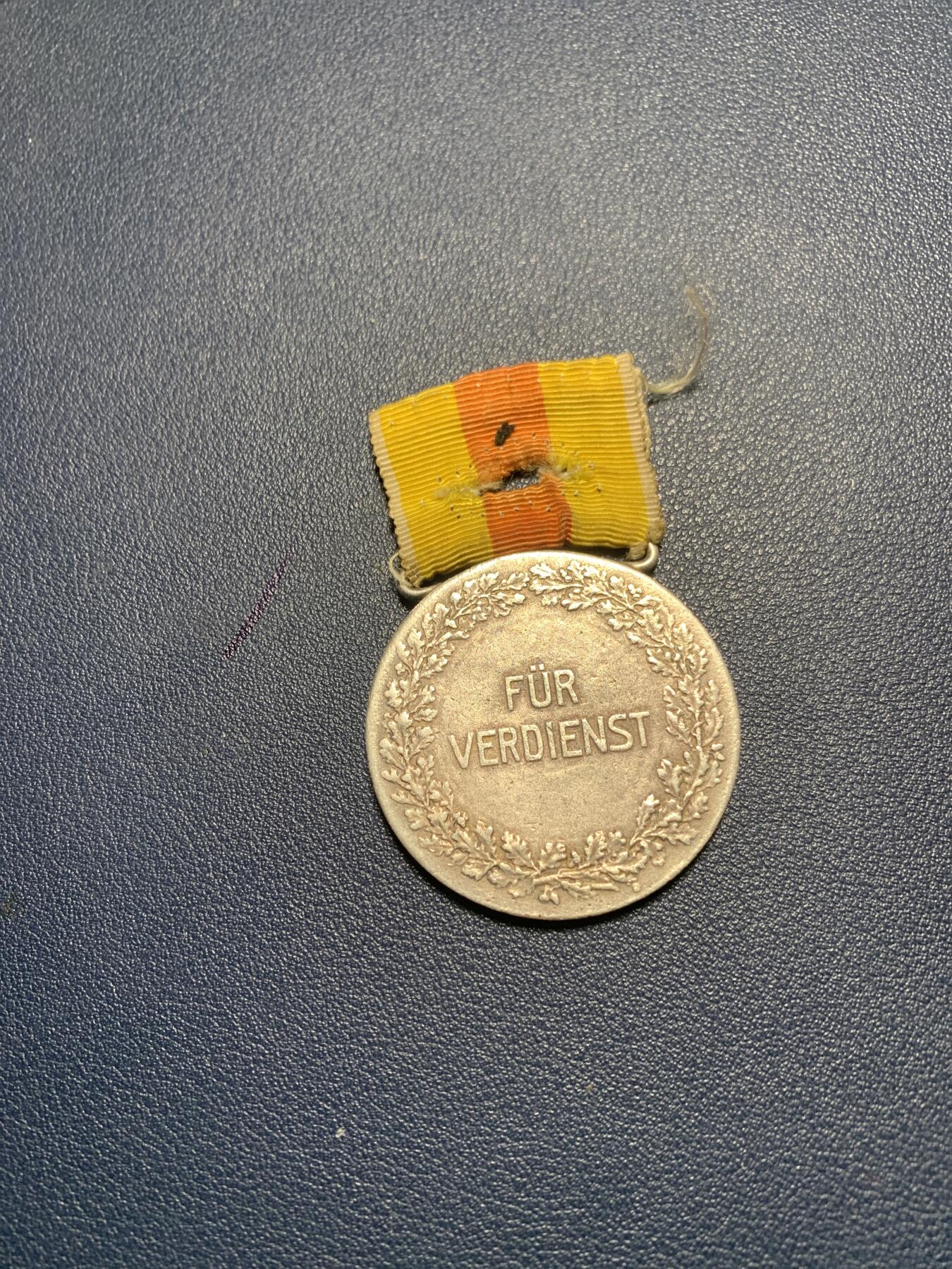 欢度清明，直接出价就行，这场不读秒到点直接结拍。 （银质）巴登大公国功勋奖章，近30克