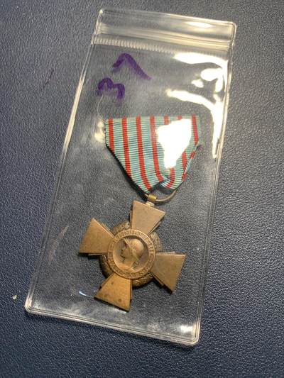 欢度清明，直接出价就行，这场不读秒到点直接结拍。 - 法国一战战斗十字奖章，打标1
