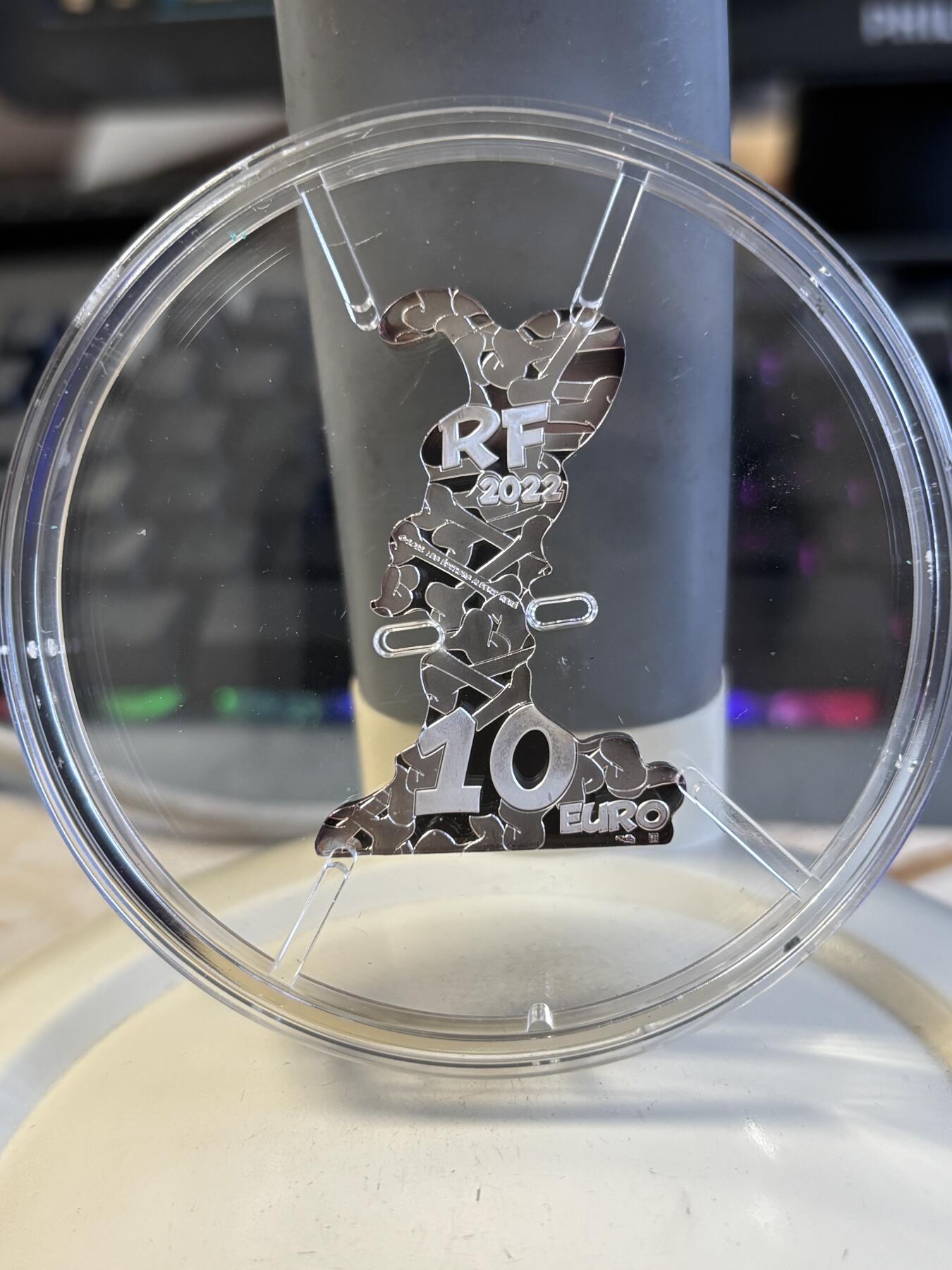 第195期拍卖 法国2022年《高卢勇士》系列宠物狗异形纪念银币，999银，22.2克，发行3000枚