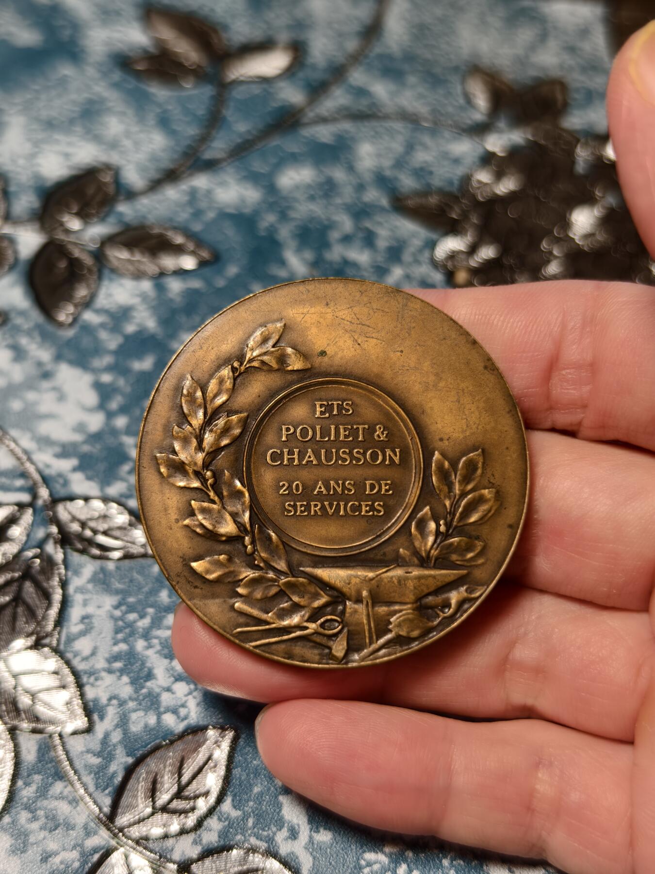 抚柳草堂-第十八期章牌钱币  奖章勋章限时免佣 满百包邮 放漏专场 19世纪末-20世纪初法国服务20周年大铜章 直径50mm重59g 浮雕精美肌肉男