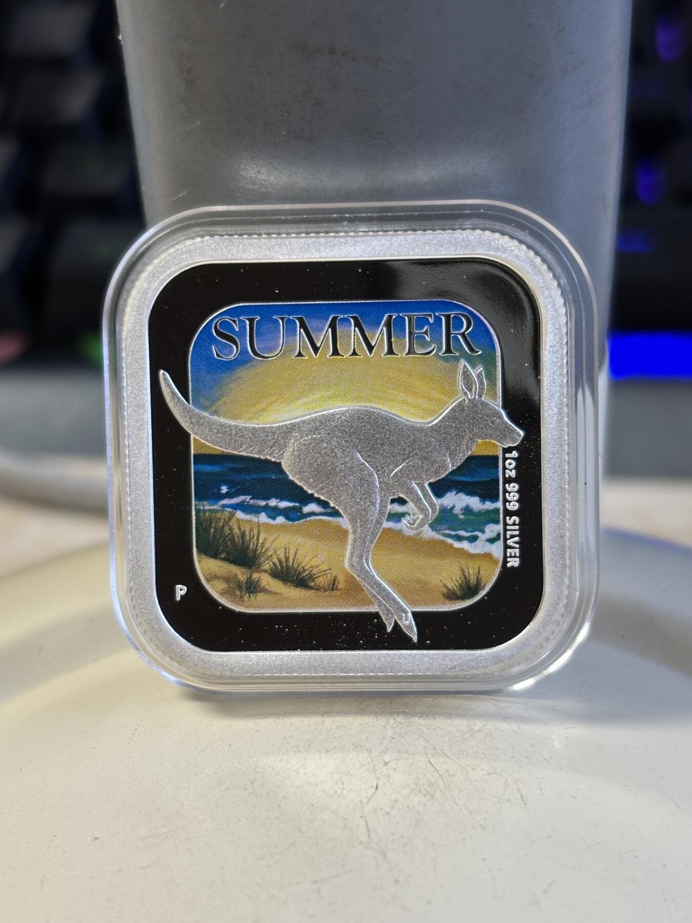 第195期拍卖 澳大利亚2013年四季动物系列1袋鼠方形精制彩银币，999银，发行5000枚