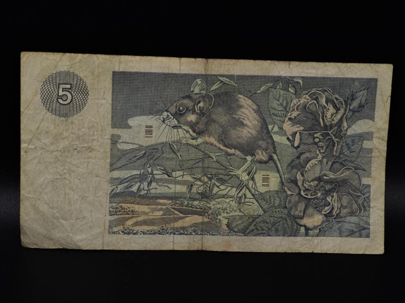  【淘币小摊】限时拍第八百八十二拍   纸币场    每周一统一发货 克莱斯戴尔银行1981年5镑纸币【有折】