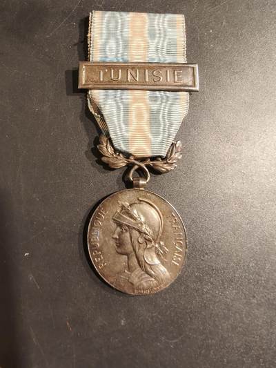 老王徽章第188期 - 法国殖民奖章  第一版双面叶子   950银    突尼斯勋条(勋条也为银质)     23.3g 