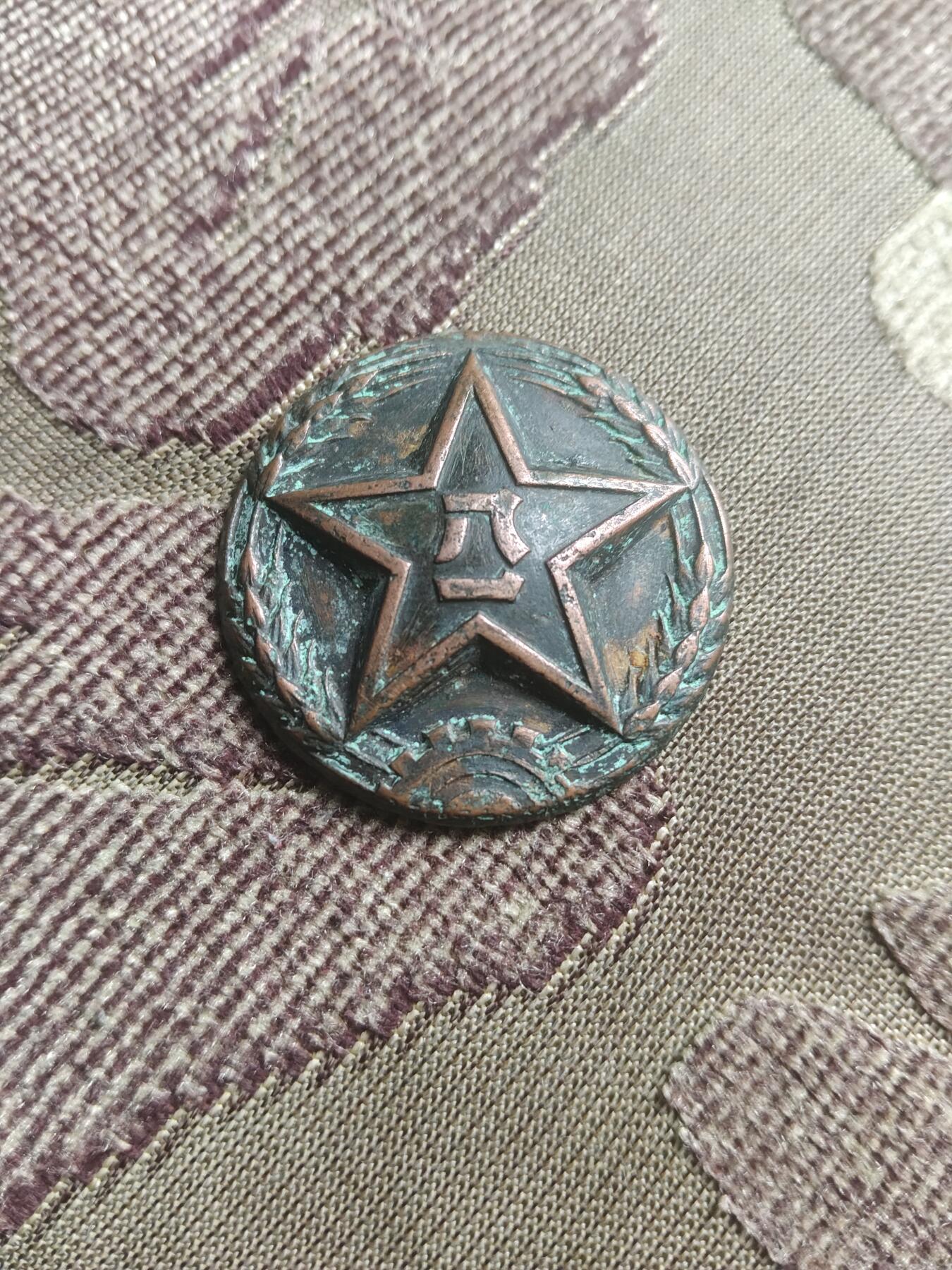 55式 早期厚版 八一五角星铜帽徽