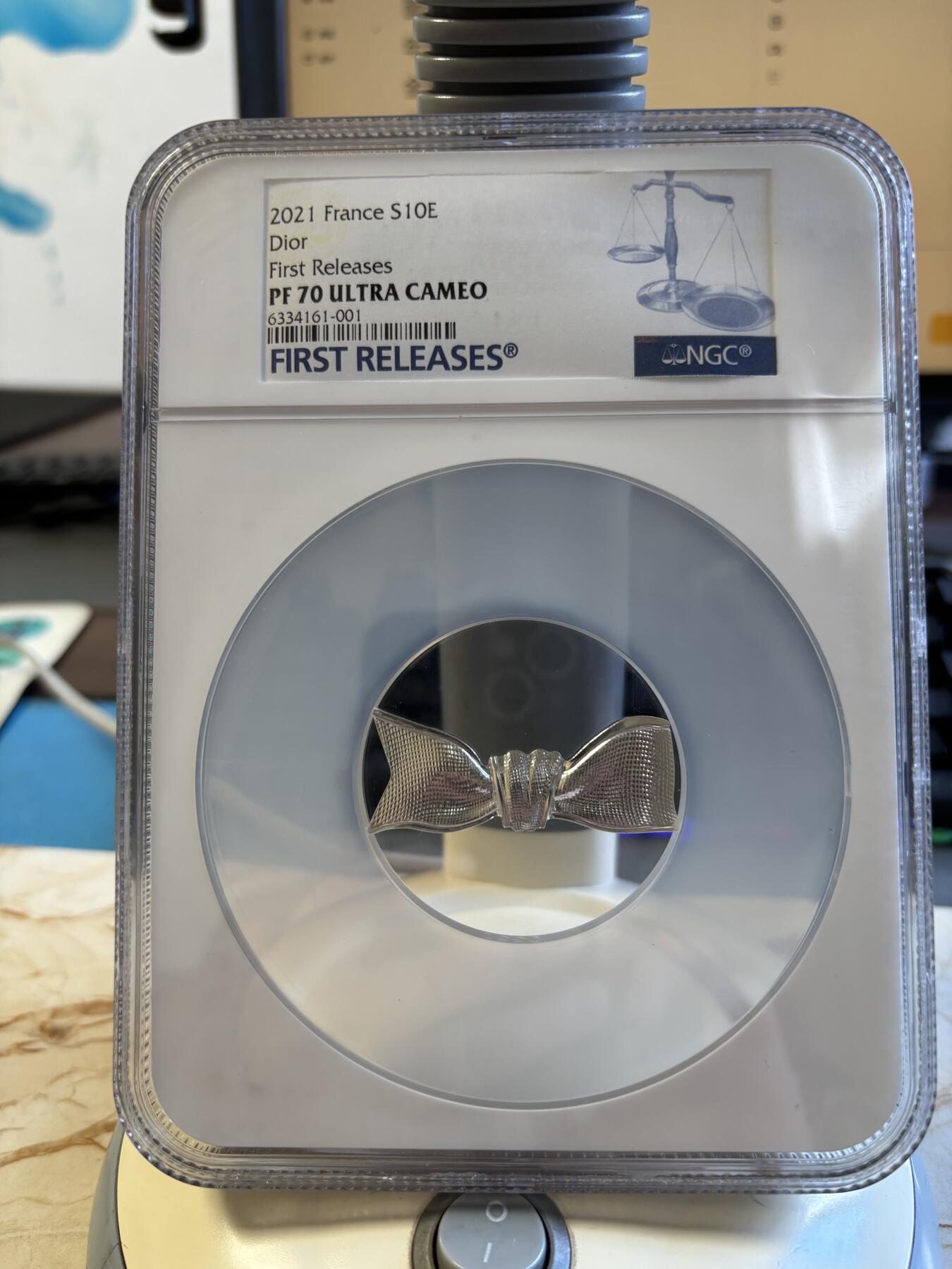 第195期拍卖 法国2021年法兰西瑰宝系列迪奥蝴蝶结异形纪念银币NGC-PF70首，999银，22.2克，发行5000枚