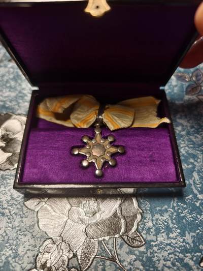 抚柳草堂-第十八期章牌钱币  奖章勋章限时免佣 满百包邮 放漏专场 - 女版勋八等瑞宝章 银质原装大盒带杯绶 重19.7g  少见的女版 昭和早期