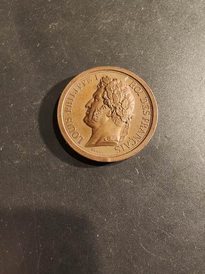 老王徽章第188期 - 法国1842年路易菲利普时期“军队致敬奥尔良公爵”大铜章      直径26mm    重量9g     早期手指边铭