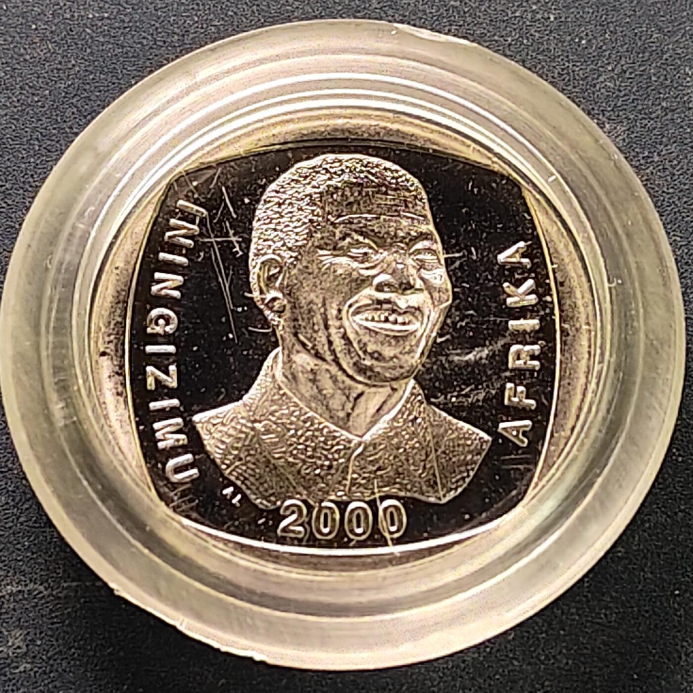 【全场包邮】纯粹捡漏拍515场 【收藏级】南非2000年5兰特官方封装纳尔逊·曼德拉精制纪念币-盒证全（书价150美元）