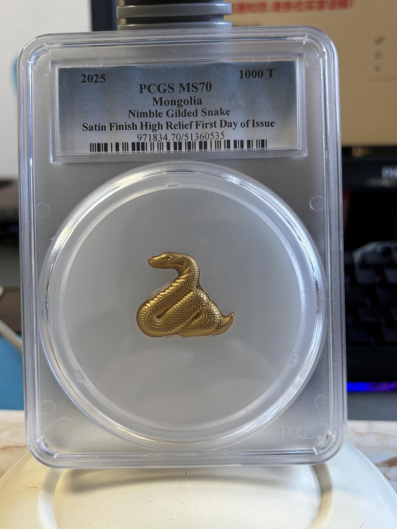 第195期拍卖 蒙古2025年灵蛇农历蛇年1盎司异形镀金纪念银币PCGS70首，999银镀金，发行888枚