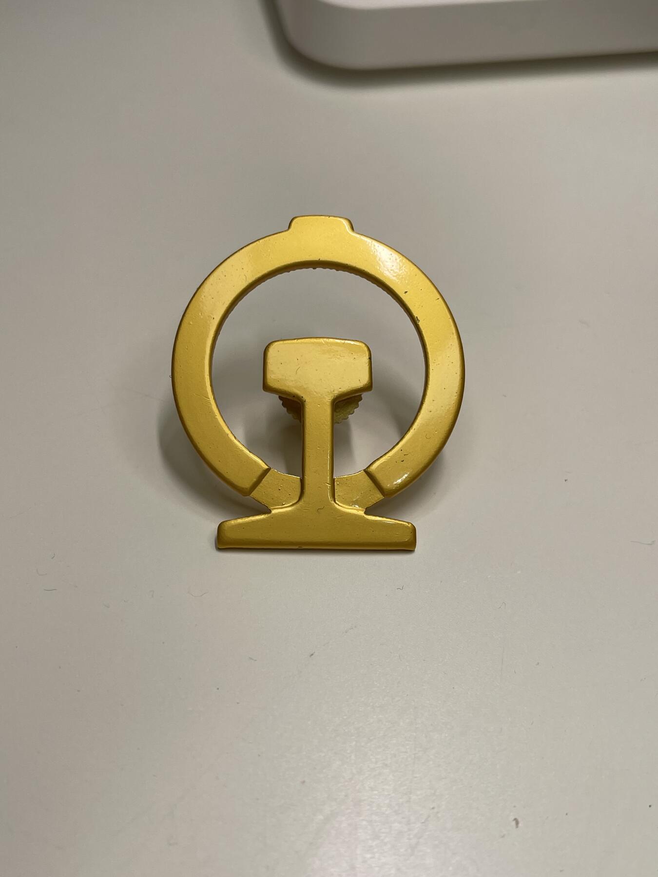 新时代收藏快速小拍 拍卖本周一线所得新货 欢迎关注 新版铁路帽徽 螺丝固定