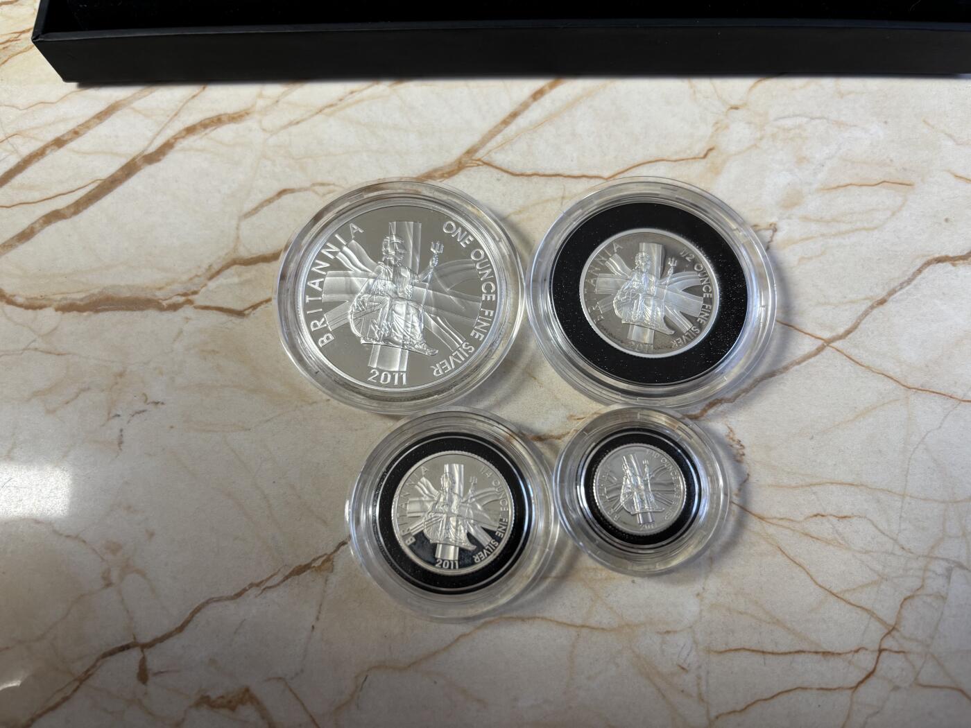 第195期拍卖 英国2011年不列颠女神系列精制纪念银币4枚全套，32.45克/16.22克/8.11克/3.24克，有氧化，958银