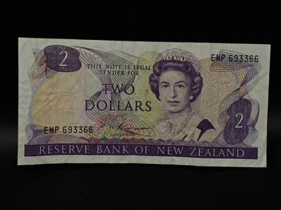  【淘币小摊】限时拍第八百八十二拍   纸币场    每周一统一发货 - 新西兰2元纸币【有折】