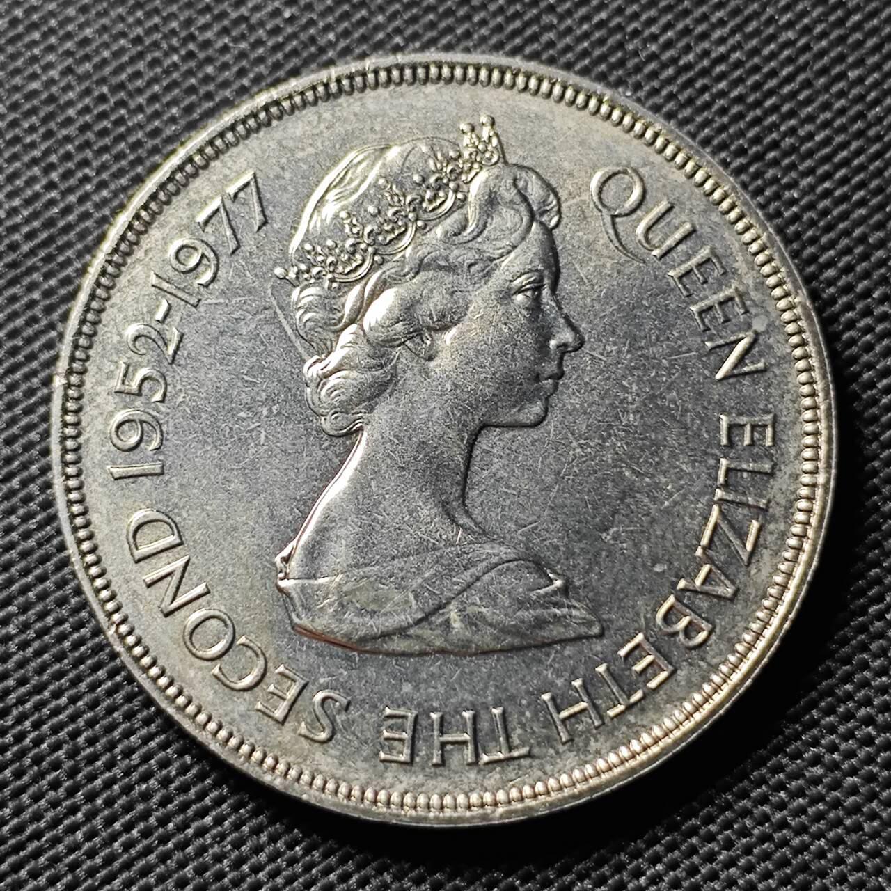 KK钱币收藏小铺   套币专场 2月预留时间 周末发货  特里斯坦和达库尼亚1977年25便士克朗型纪念币 