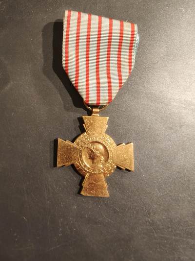 老王徽章第188期 - 法国战斗十字奖章