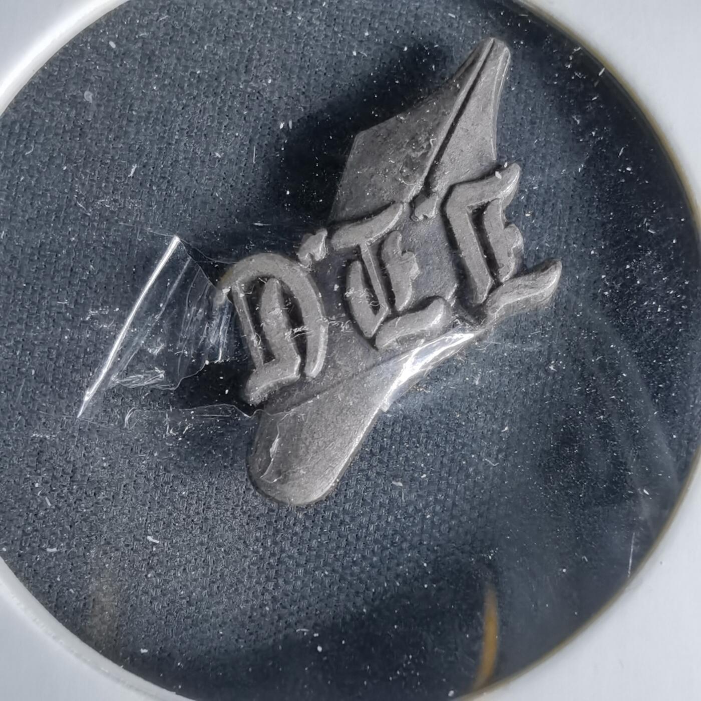 沼泽如烟--第1033场 胸章