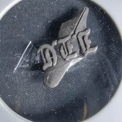 沼泽如烟--第1033场 - 胸章