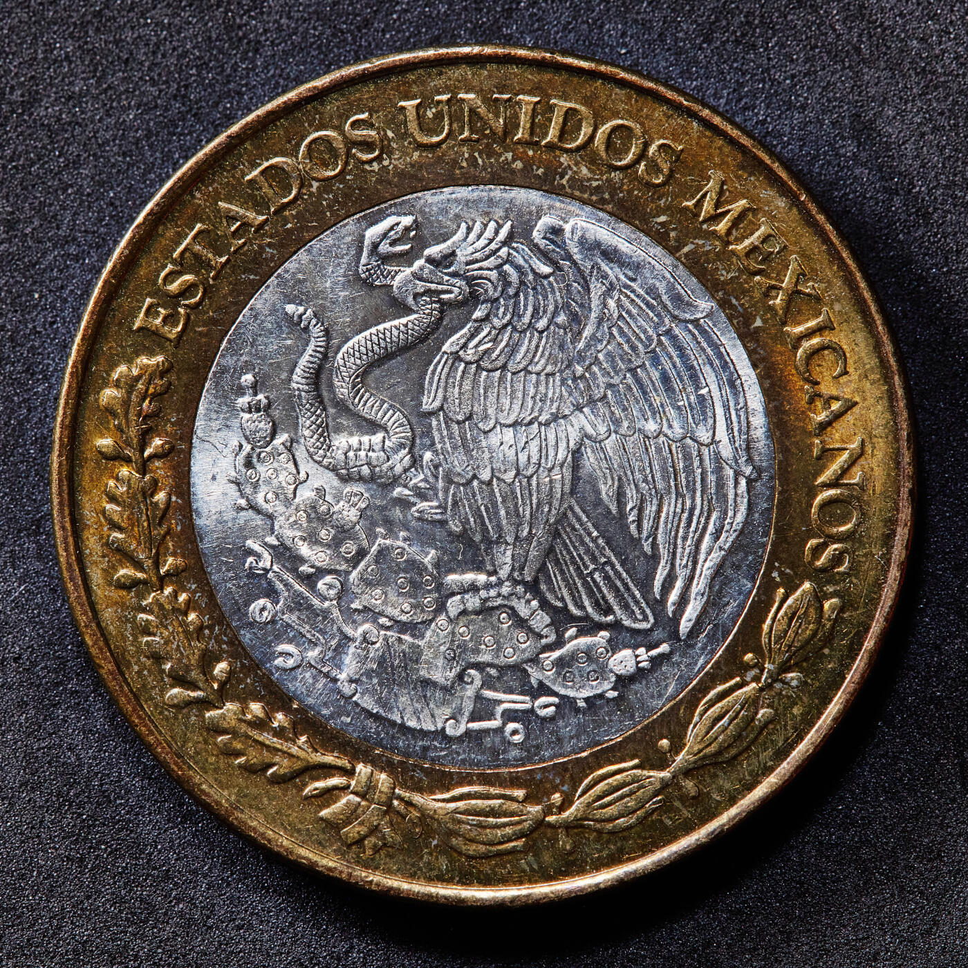 【俄甄集藏】2026年(050)04-01星期三 晚 19:30 全场包邮 墨西哥2003-2005年联邦州100比索双色纪念大银币6枚一组，外圈为铜，中心为925银，单枚重约33.9克，分别为下加利福尼亚州、奇瓦瓦州、韦拉克鲁斯州、克雷塔罗州、新莱昂州、金塔纳罗奥州