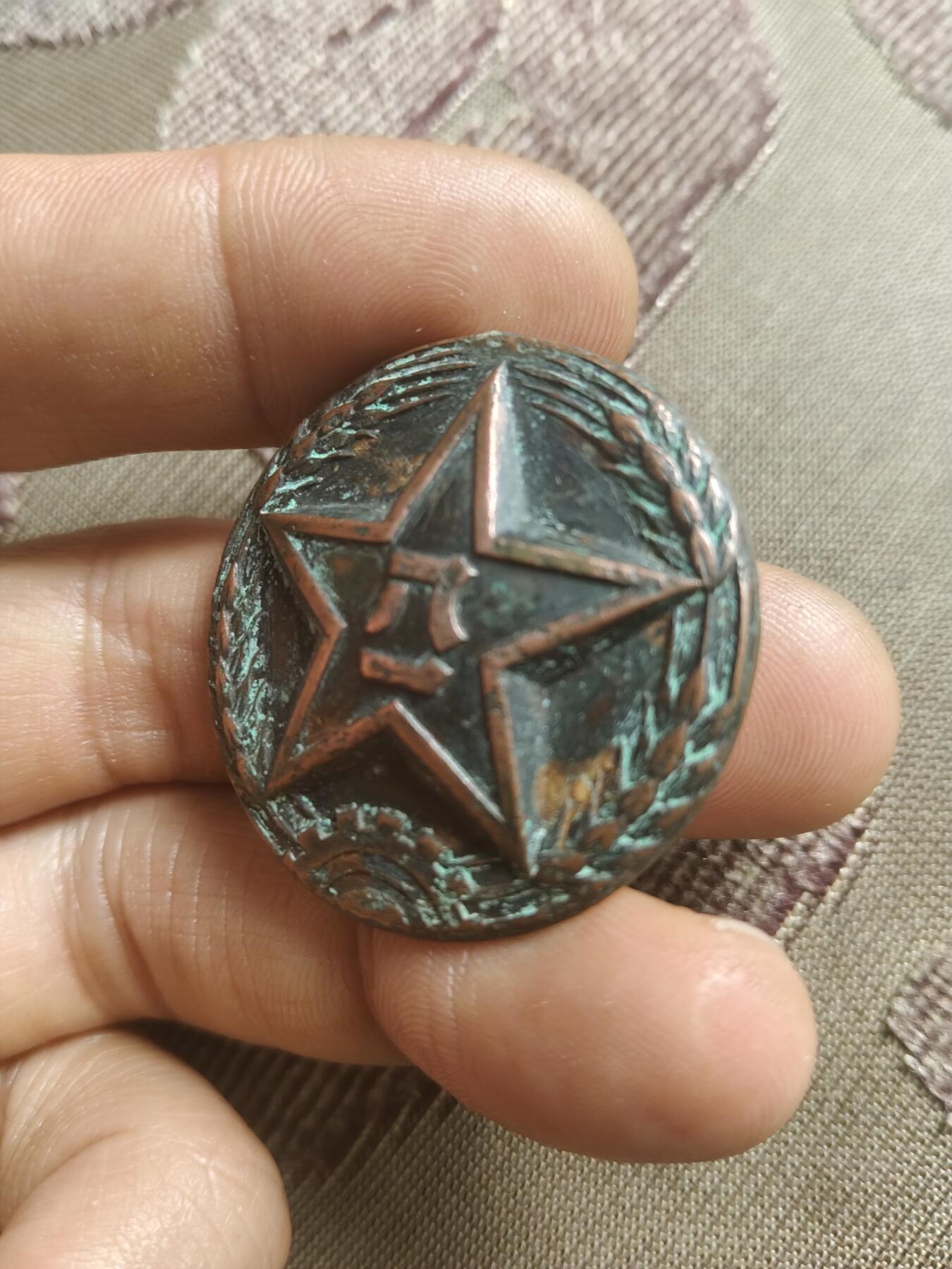 55式 早期厚版 八一五角星铜帽徽