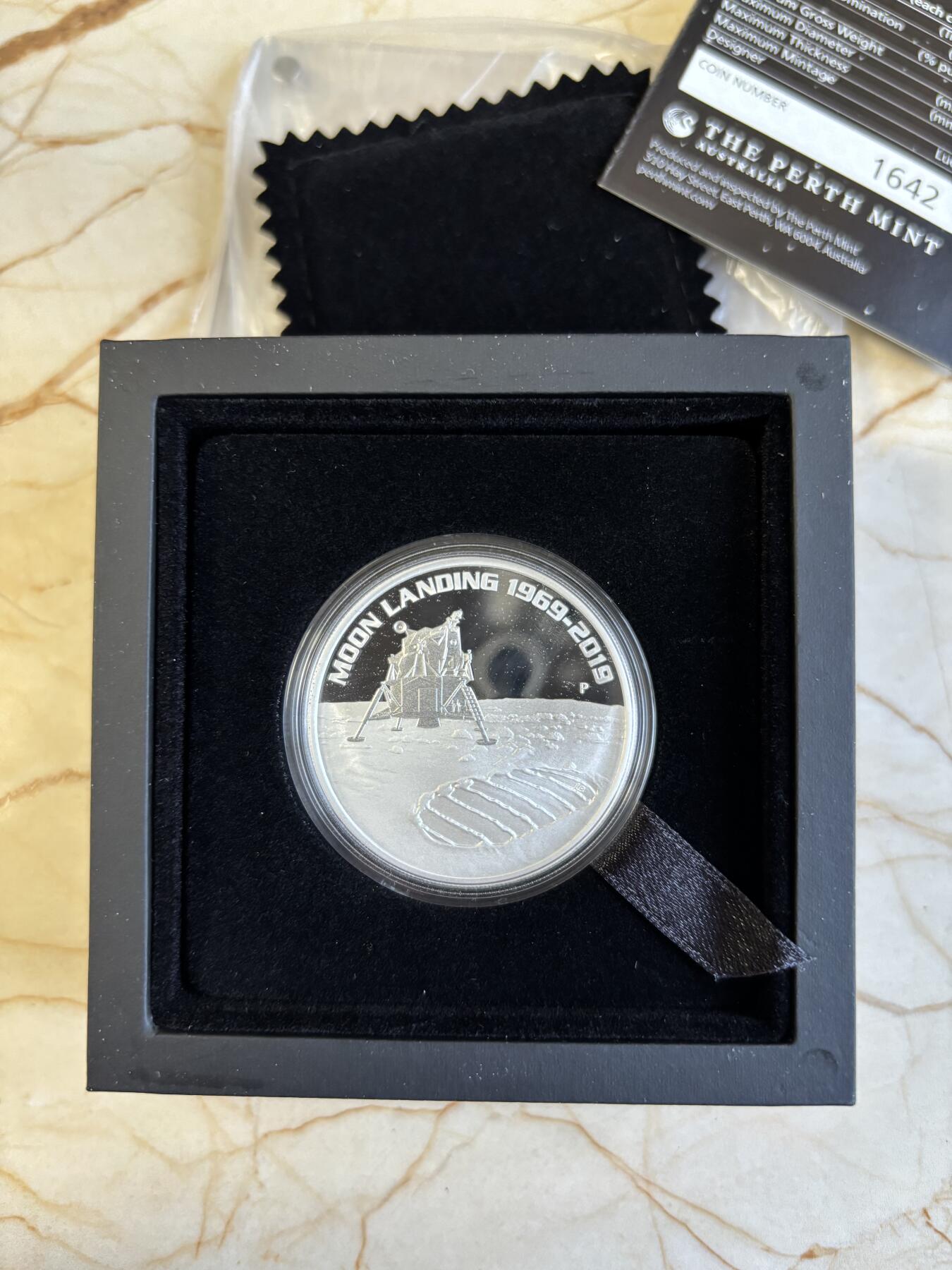 第195期拍卖 澳大利亚2019年登月50周1盎司精制纪念银币，9999银，发行7500枚