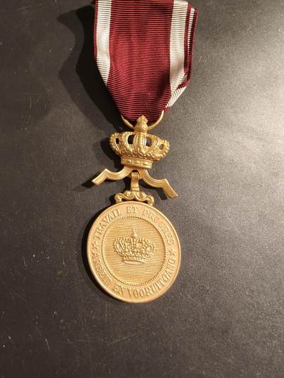 老王徽章第188期 - 比利时金级王冠奖章