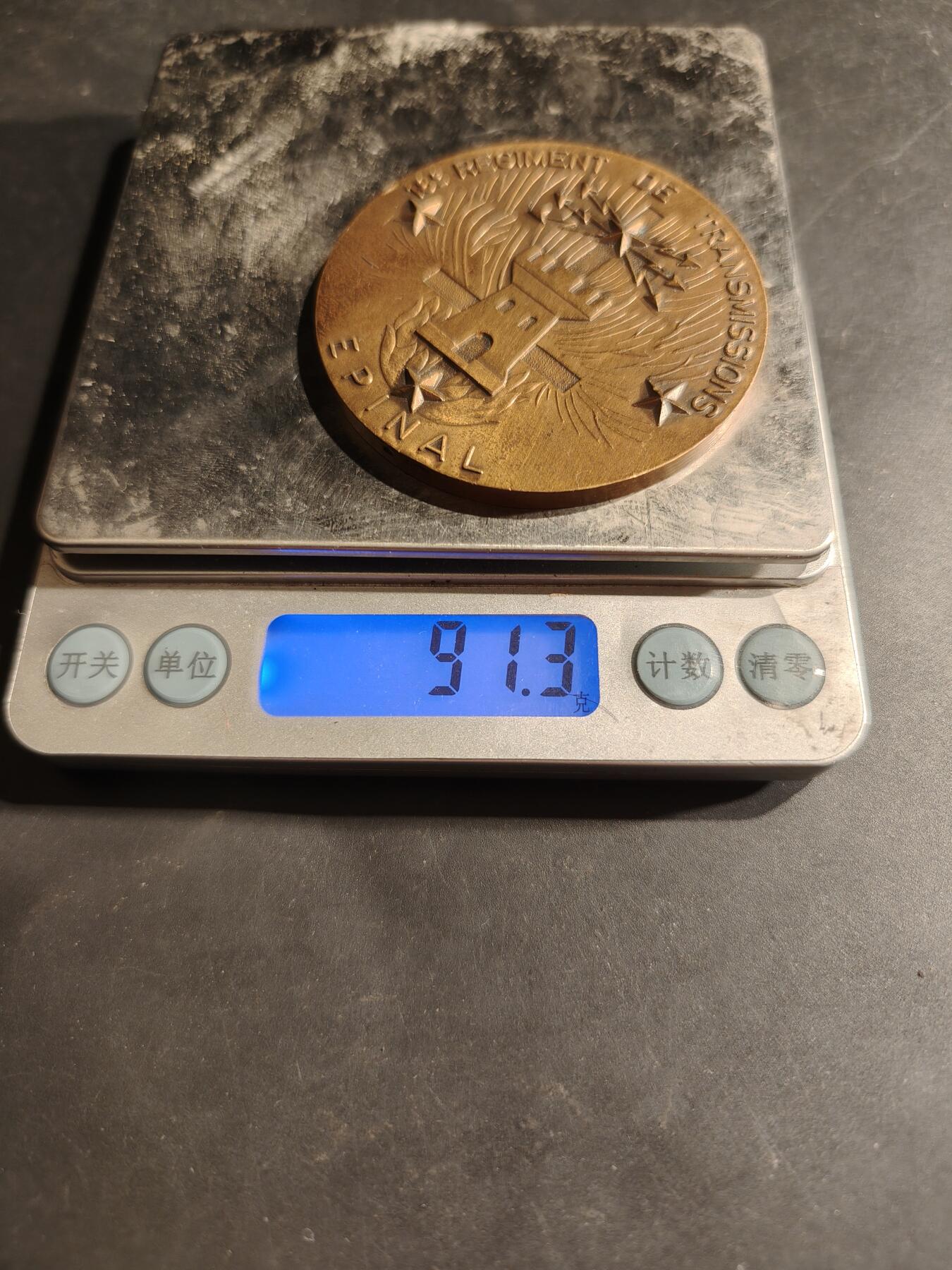 老王徽章第188期 法国驻勒皮埃纳第18通信团大铜章    直径59mm    重量91.3g