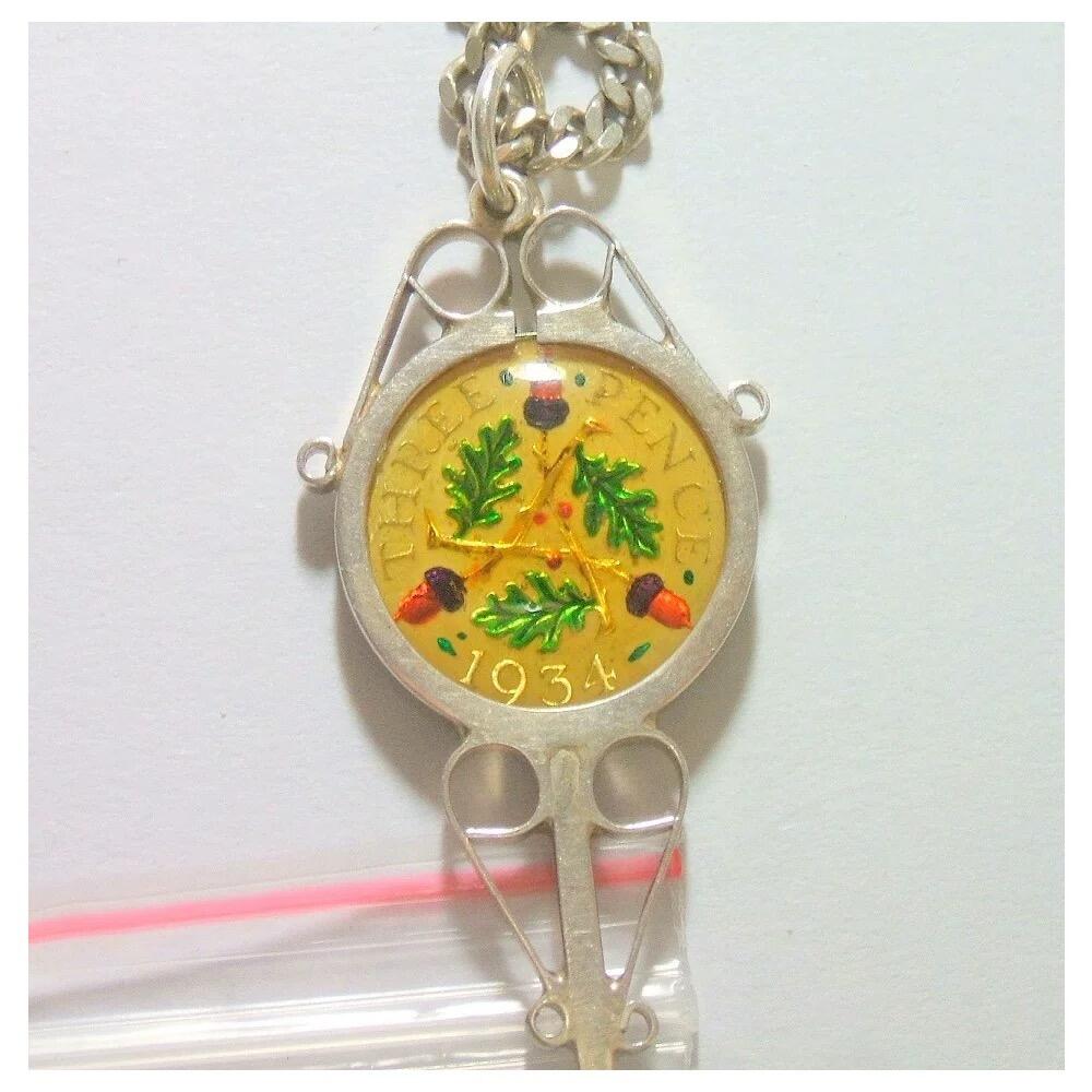 【旋风钱币】3月28日19:00准时开拍 精美欧洲币章、银币银章、第三帝国钱币等 全场包邮！ 【银】纯手工 英国1934年 乔治五世珐琅彩镀金高浮雕精制银币章 银钥匙 带银项链 20MM 16克