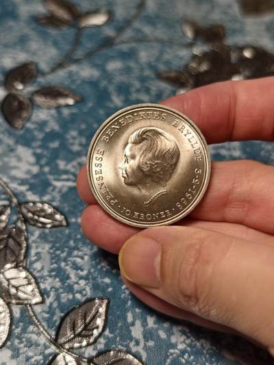 抚柳草堂-第二十六期章牌钱币  奖章勋章 满百包邮 放漏专场 1968丹麦弗雷德里克九世 贝内迪克特公主婚礼10克朗纪念银币 重20.5克 原光极美品