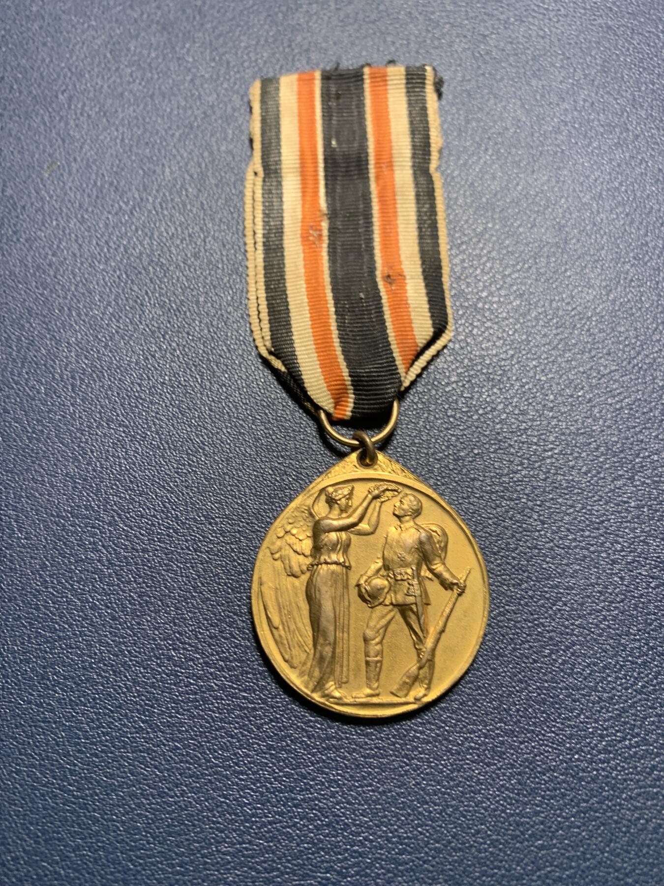 欢度清明，直接出价就行，这场不读秒到点直接结拍。 魏玛共和国一战老兵荣誉奖章