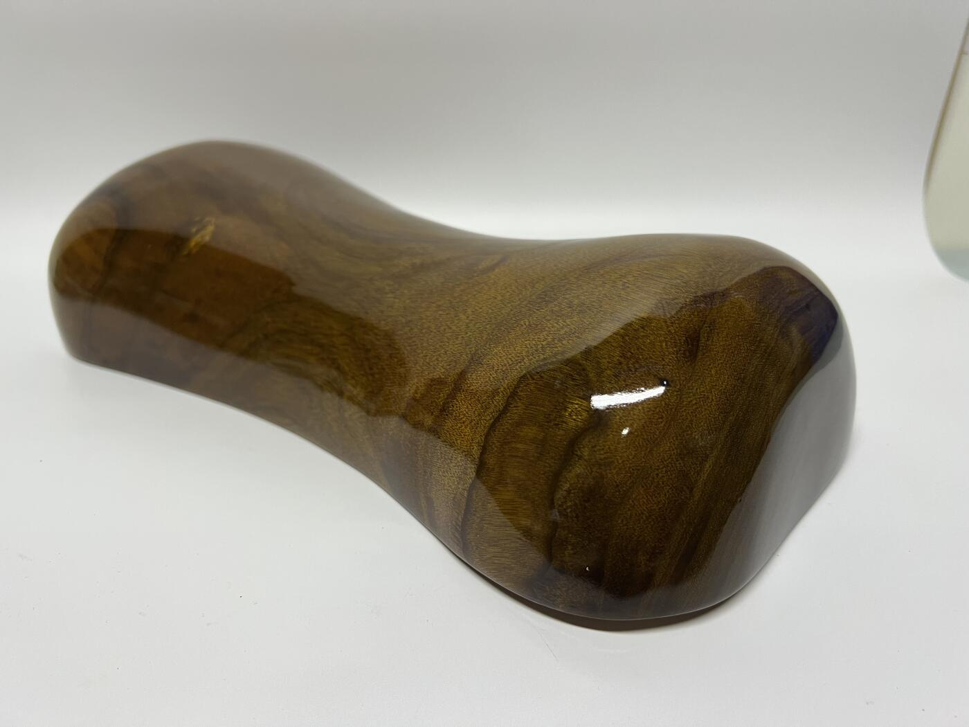 零元拍：用横财原料加工了一只金丝楠枕头，太美丽了，金丝爆满，花纹也贯穿，精工打磨，尺寸约：32/17/8.5CM