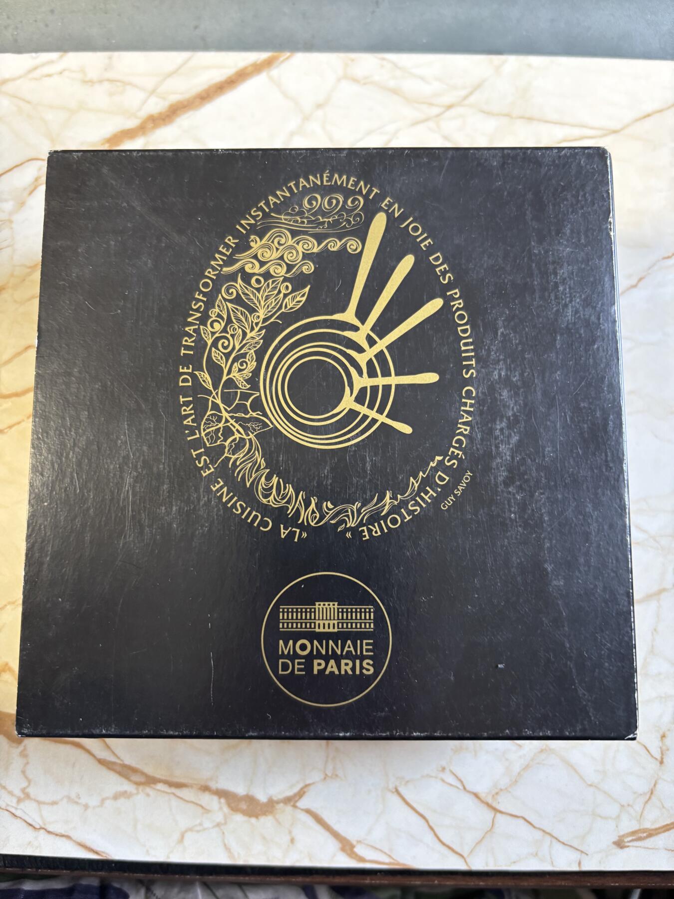 第195期拍卖 获奖法国2017年米其林季萨瓦餐厅的鸡蛋5盎司银币，950银，发行500枚，有瑕疵，获克劳斯2019年度最佳银币