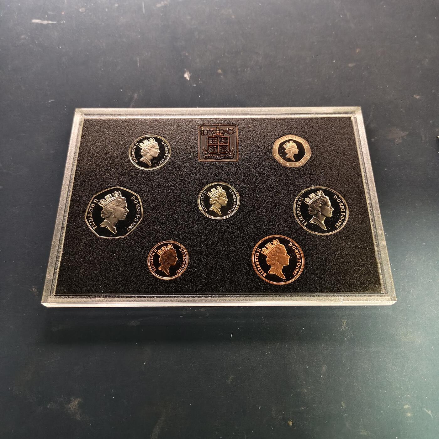 【全场包邮】纯粹捡漏拍515场 英国1987年官方蓝本精制套币-盒证全-含1镑四邦国花系列英格兰橡树