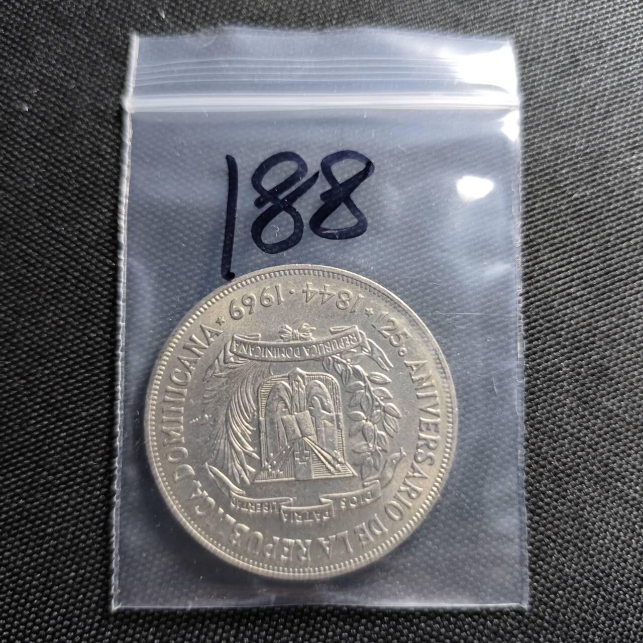 KK钱币收藏小铺   套币专场 2月预留时间 周末发货  1969年多米尼加1比索纪念币 独立125周年纪念