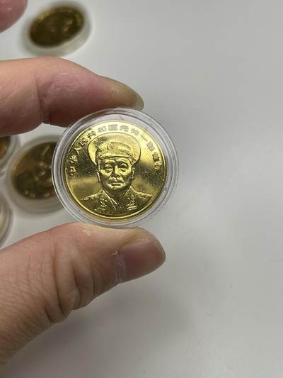 新时代收藏快速小拍 拍卖本周一线所得新货 欢迎关注 - 十大元帅纪念章 镀24 K金 彭德怀 背后是三大勋章