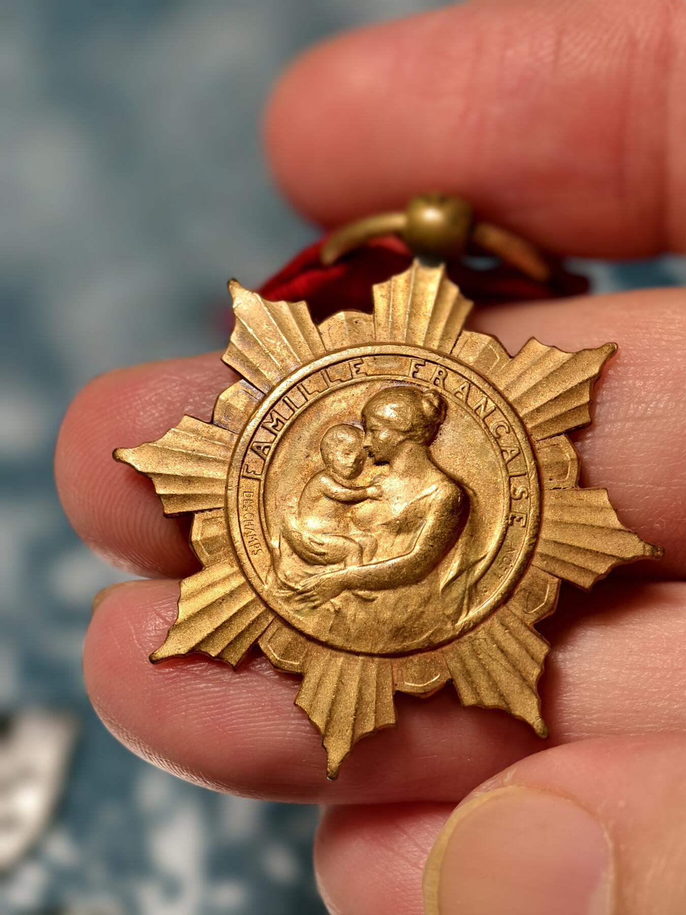 抚柳草堂-第十八期章牌钱币  奖章勋章限时免佣 满百包邮 放漏专场 法国早期版家庭荣誉奖章又称母爱奖章 金级 铜镀金镀层完美 