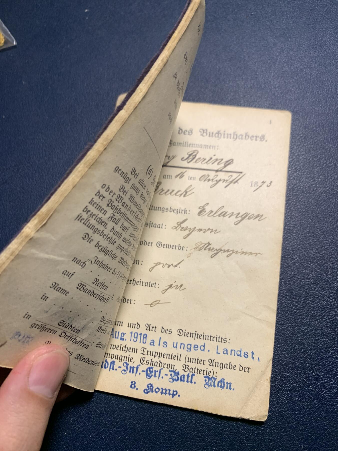 欢度清明，直接出价就行，这场不读秒到点直接结拍。 帝德一战士兵证一本