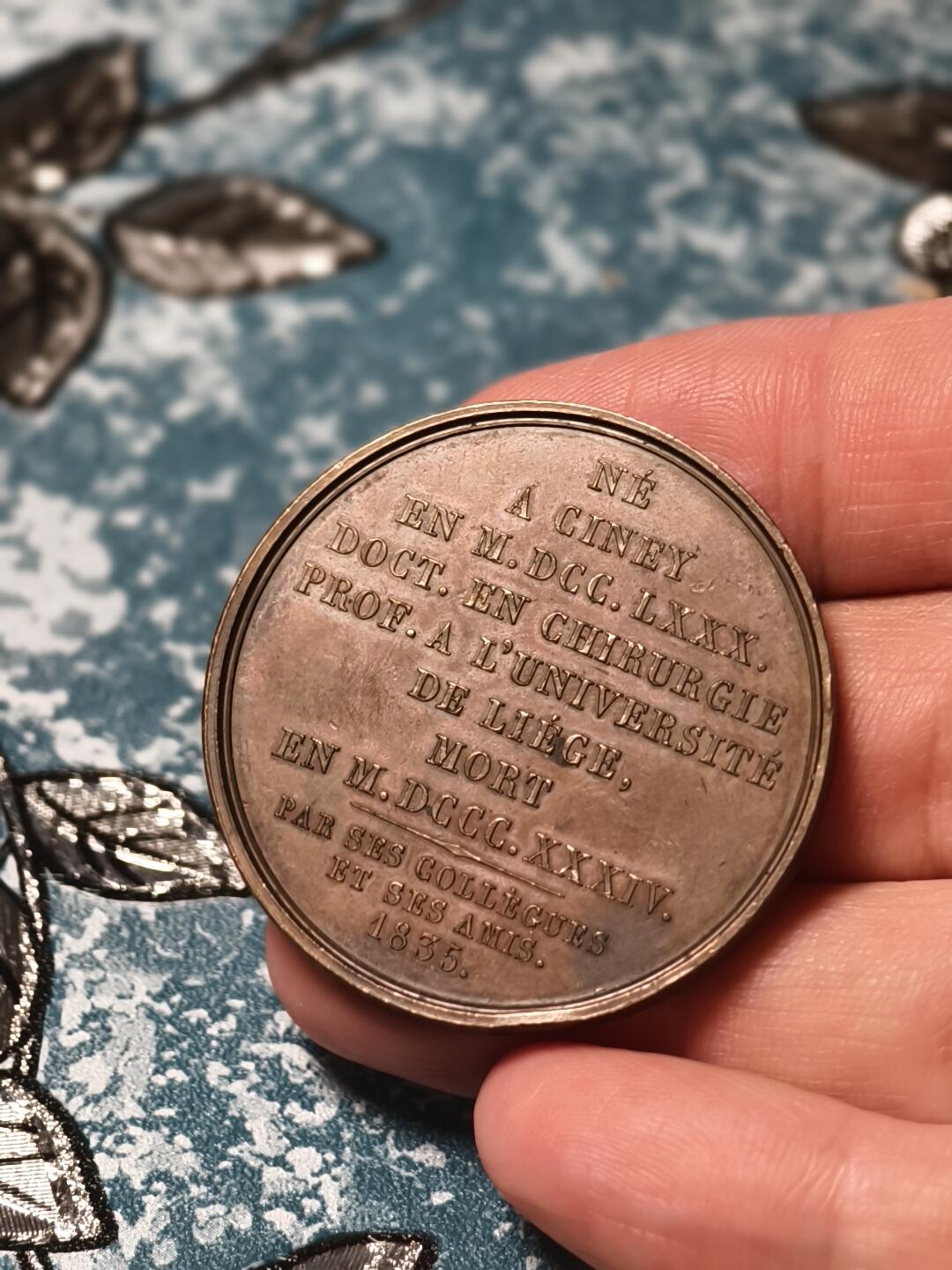 抚柳草堂-第十八期章牌钱币  奖章勋章限时免佣 满百包邮 放漏专场 1835法国医学名人铜章 早期光边原铸直径39.7mm 重29克 高浮雕人物传神 巧克力包浆自然整体保存不错