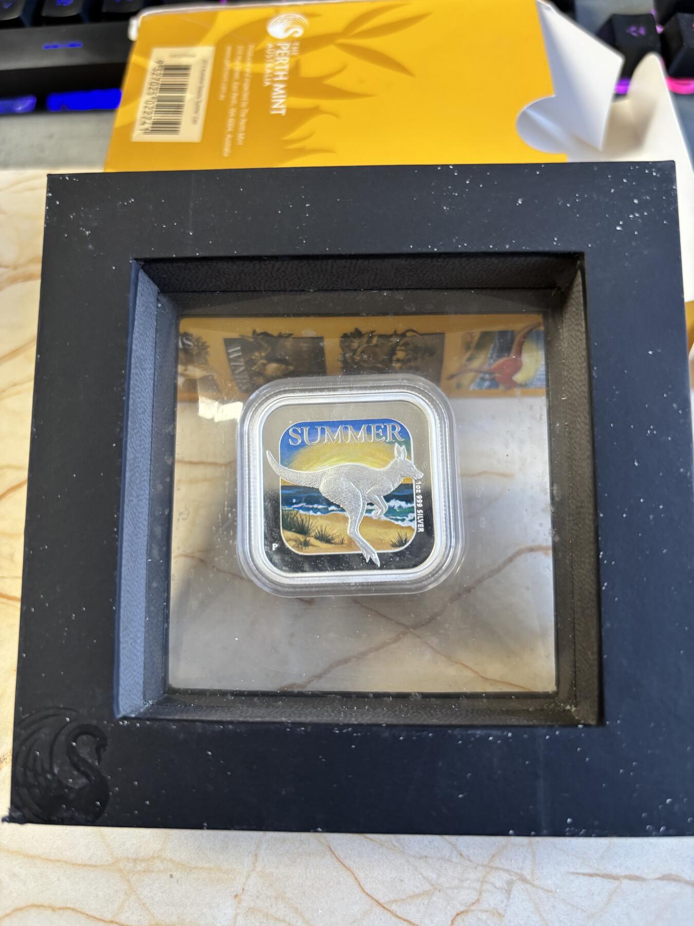 第195期拍卖 澳大利亚2013年四季动物系列1袋鼠方形精制彩银币，999银，发行5000枚