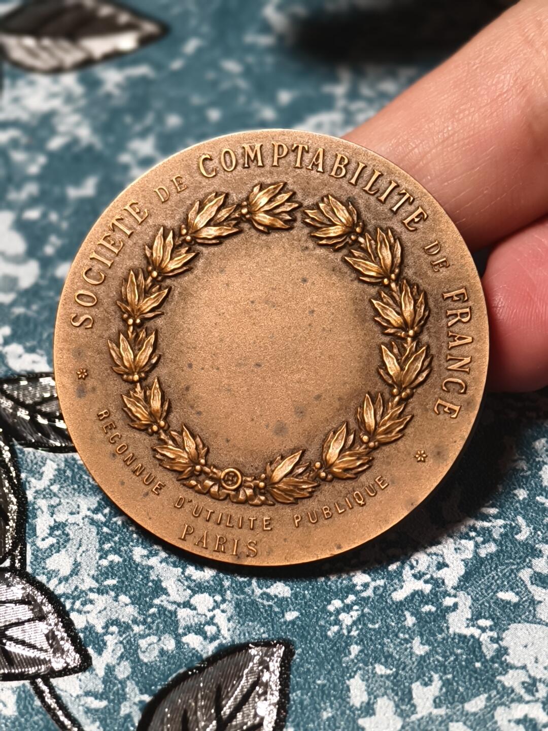 抚柳草堂-第十八期章牌钱币  奖章勋章限时免佣 满百包邮 放漏专场 19世纪末-20世纪初法兰西会计学会大铜章  播种者浮雕精美 直径45mm  重44g 法国新艺术风格由著名雕刻师 J. Lagrange让·拉格朗日设计 