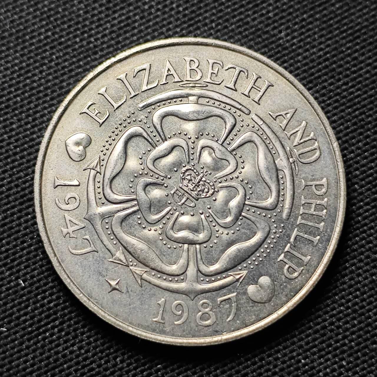 KK钱币收藏小铺   套币专场 2月预留时间 周末发货  特里斯坦达库尼亚1987年50便士克朗形纪念币 女王大婚40周年纪念