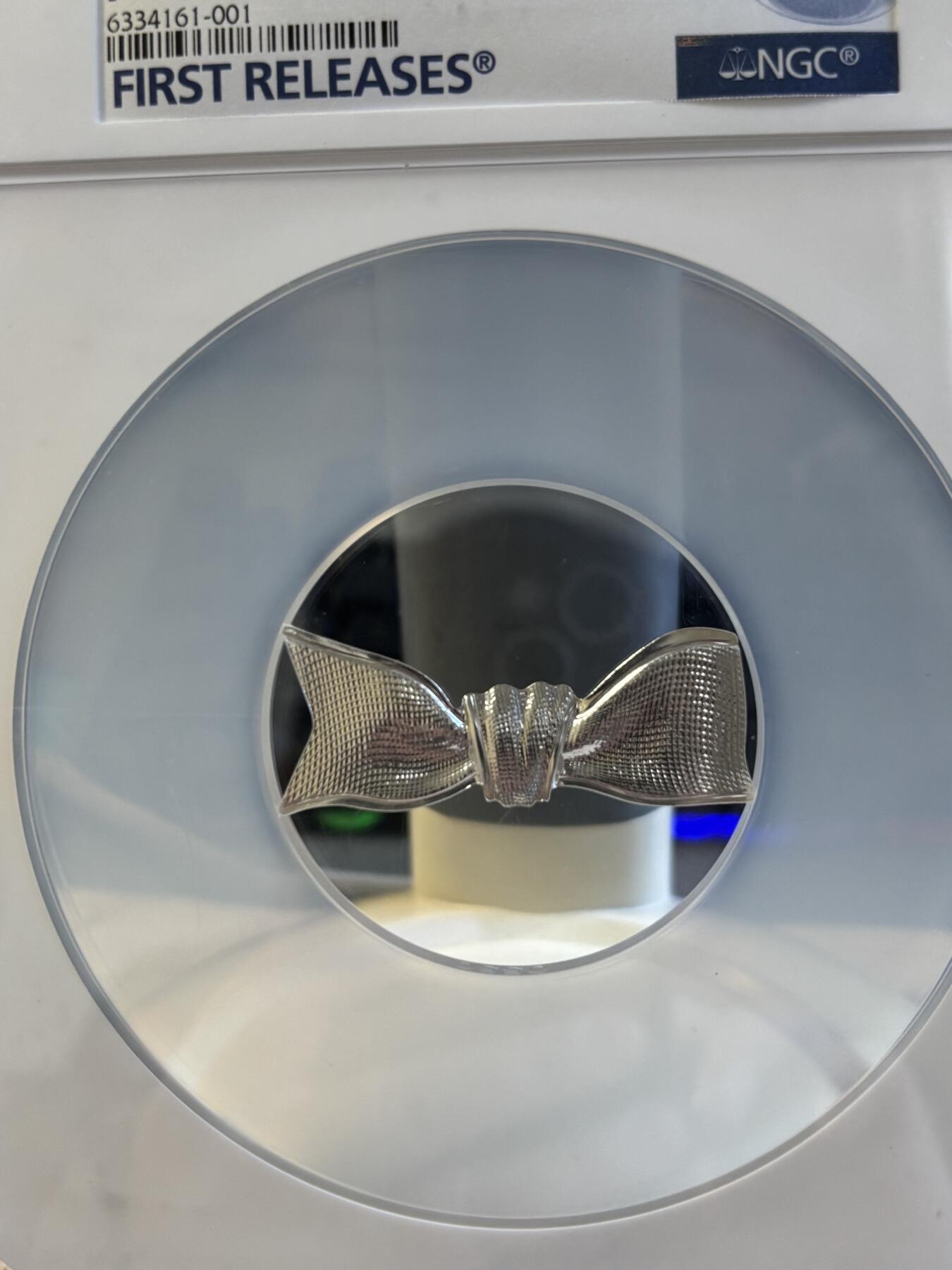 第195期拍卖 法国2021年法兰西瑰宝系列迪奥蝴蝶结异形纪念银币NGC-PF70首，999银，22.2克，发行5000枚