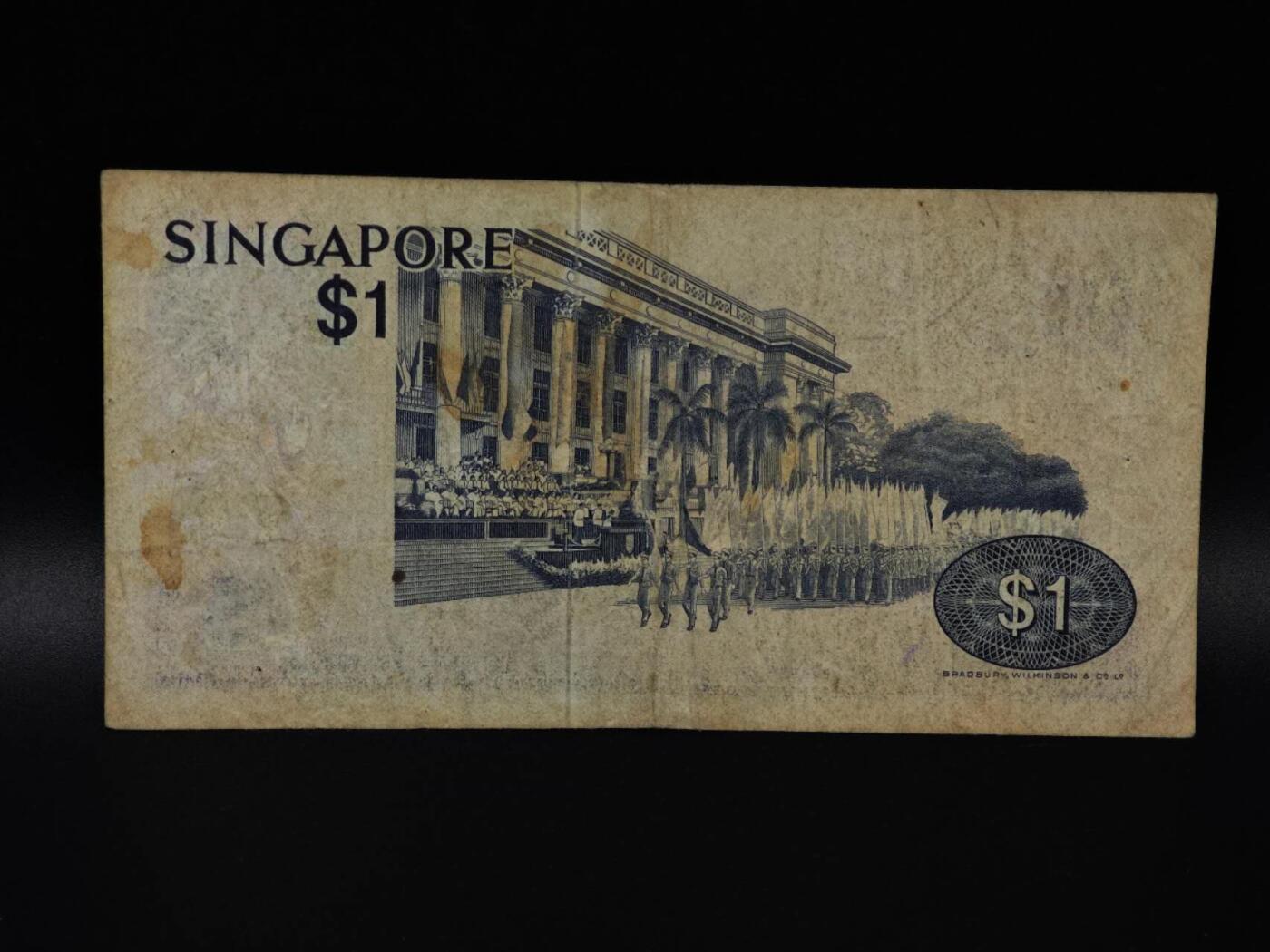  【淘币小摊】限时拍第八百八十二拍   纸币场    每周一统一发货 新加坡鸟版一元纸币【有折】